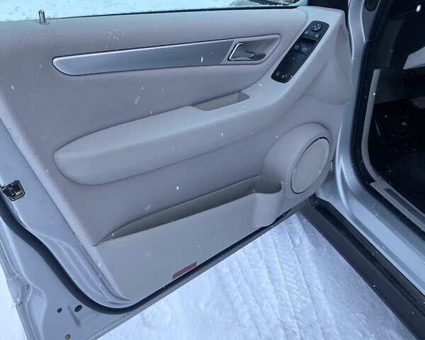 Сірий Мерседес Б-клас, об'ємом двигуна 1.7 л та пробігом 122 тис. км за 5800 $, фото 8 на Automoto.ua