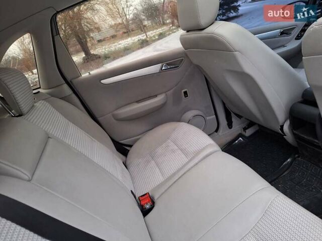 Сірий Мерседес Б-клас, об'ємом двигуна 2 л та пробігом 379 тис. км за 4600 $, фото 26 на Automoto.ua