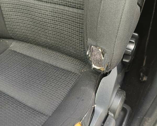 Сірий Мерседес Б-клас, об'ємом двигуна 1.99 л та пробігом 370 тис. км за 4200 $, фото 6 на Automoto.ua