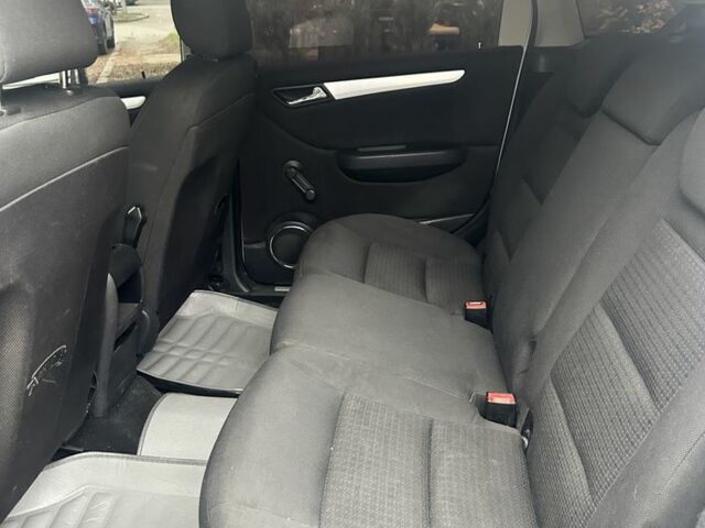 Серый Мерседес Б-класс, объемом двигателя 2 л и пробегом 273 тыс. км за 4999 $, фото 7 на Automoto.ua