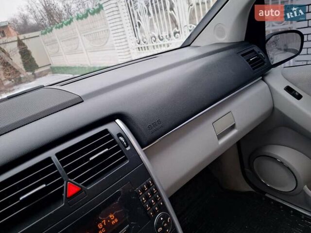 Сірий Мерседес Б-клас, об'ємом двигуна 2.03 л та пробігом 379 тис. км за 4700 $, фото 42 на Automoto.ua