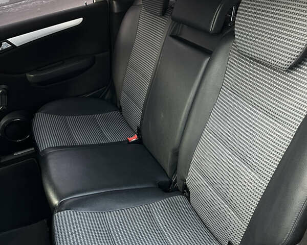 Серый Мерседес Б-класс, объемом двигателя 1.99 л и пробегом 223 тыс. км за 5500 $, фото 18 на Automoto.ua