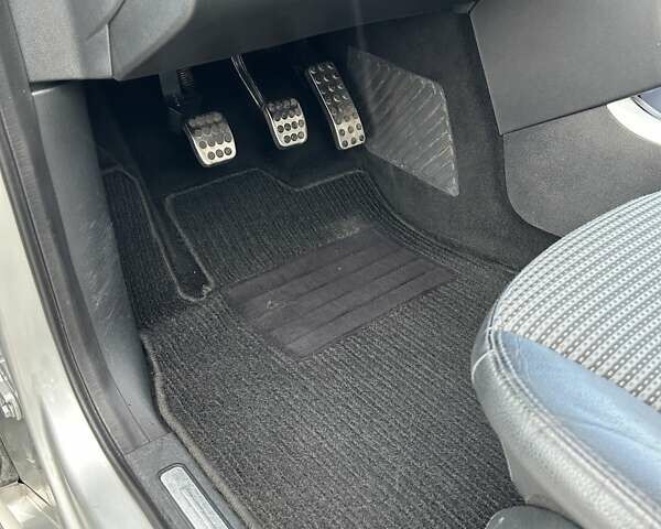 Серый Мерседес Б-класс, объемом двигателя 2.03 л и пробегом 234 тыс. км за 6550 $, фото 56 на Automoto.ua