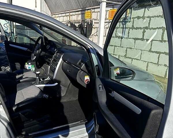 Серый Мерседес Б-класс, объемом двигателя 2 л и пробегом 210 тыс. км за 5500 $, фото 2 на Automoto.ua