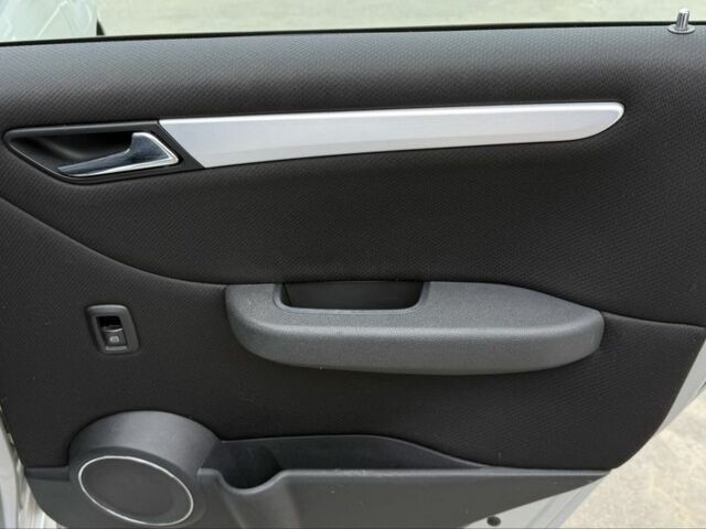 Серый Мерседес Б-класс, объемом двигателя 2 л и пробегом 360 тыс. км за 4950 $, фото 13 на Automoto.ua