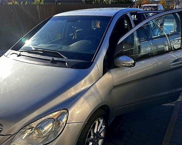 Серый Мерседес Б-класс, объемом двигателя 2 л и пробегом 210 тыс. км за 5500 $, фото 1 на Automoto.ua