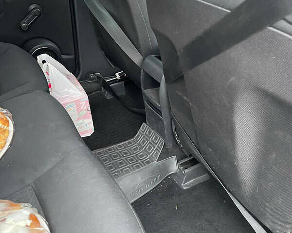 Серый Мерседес Б-класс, объемом двигателя 1.99 л и пробегом 288 тыс. км за 6200 $, фото 10 на Automoto.ua