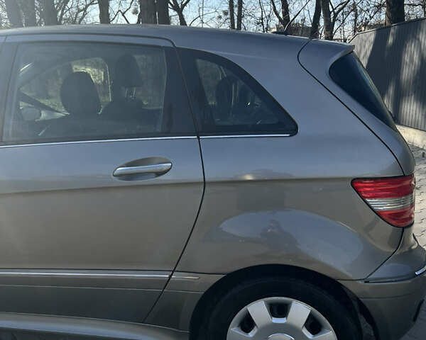 Серый Мерседес Б-класс, объемом двигателя 2 л и пробегом 235 тыс. км за 6200 $, фото 2 на Automoto.ua