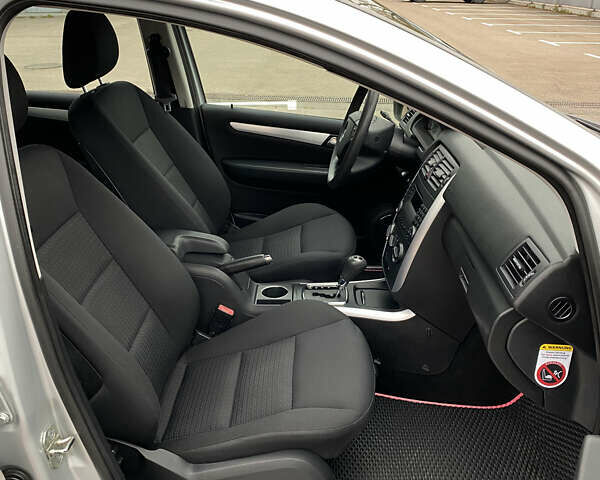 Сірий Мерседес Б-клас, об'ємом двигуна 1.5 л та пробігом 200 тис. км за 6200 $, фото 48 на Automoto.ua