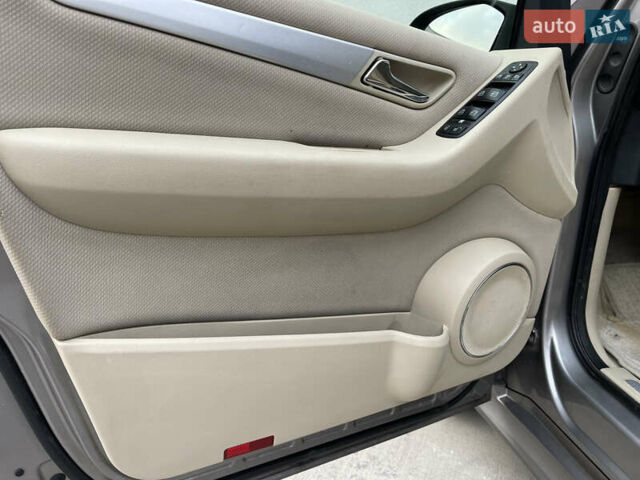 Сірий Мерседес Б-клас, об'ємом двигуна 2 л та пробігом 273 тис. км за 6900 $, фото 31 на Automoto.ua