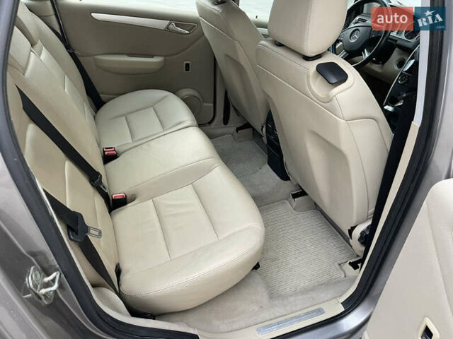 Сірий Мерседес Б-клас, об'ємом двигуна 2 л та пробігом 273 тис. км за 6900 $, фото 25 на Automoto.ua