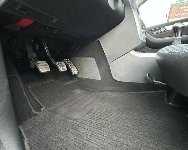 Серый Мерседес Б-класс, объемом двигателя 2.03 л и пробегом 234 тыс. км за 6550 $, фото 77 на Automoto.ua