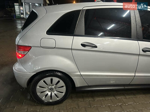 Сірий Мерседес Б-клас, об'ємом двигуна 1.7 л та пробігом 264 тис. км за 5700 $, фото 4 на Automoto.ua