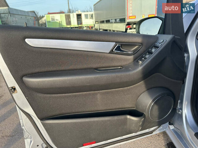 Серый Мерседес Б-класс, объемом двигателя 1.7 л и пробегом 252 тыс. км за 6800 $, фото 7 на Automoto.ua