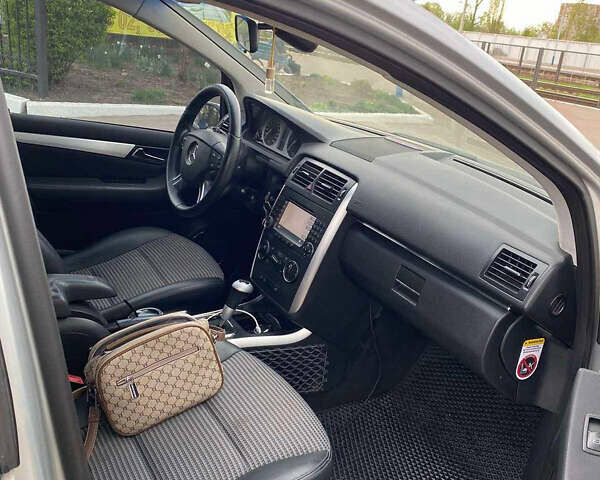 Серый Мерседес Б-класс, объемом двигателя 1.99 л и пробегом 300 тыс. км за 6200 $, фото 6 на Automoto.ua