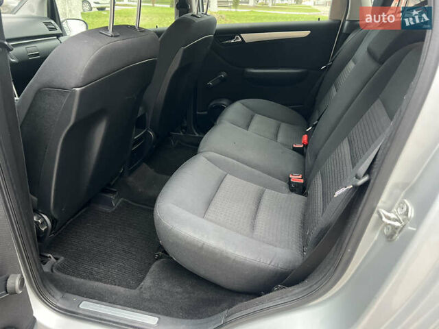 Сірий Мерседес Б-клас, об'ємом двигуна 2 л та пробігом 238 тис. км за 6700 $, фото 17 на Automoto.ua