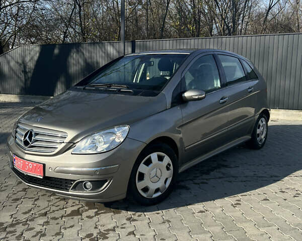 Серый Мерседес Б-класс, объемом двигателя 2 л и пробегом 235 тыс. км за 6200 $, фото 4 на Automoto.ua