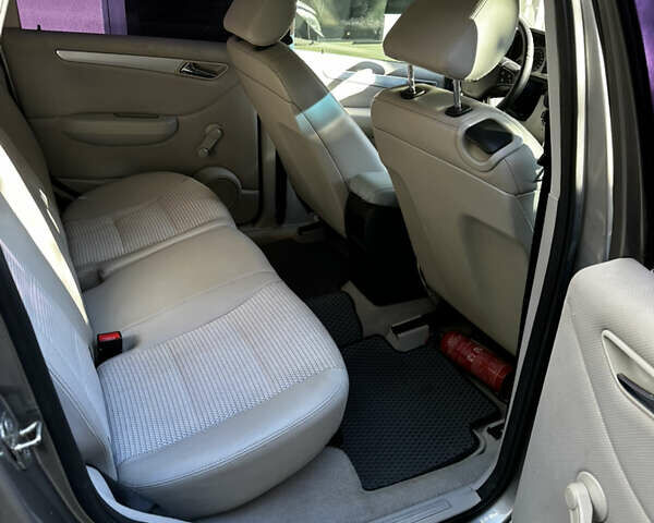 Серый Мерседес Б-класс, объемом двигателя 1.99 л и пробегом 315 тыс. км за 5300 $, фото 8 на Automoto.ua