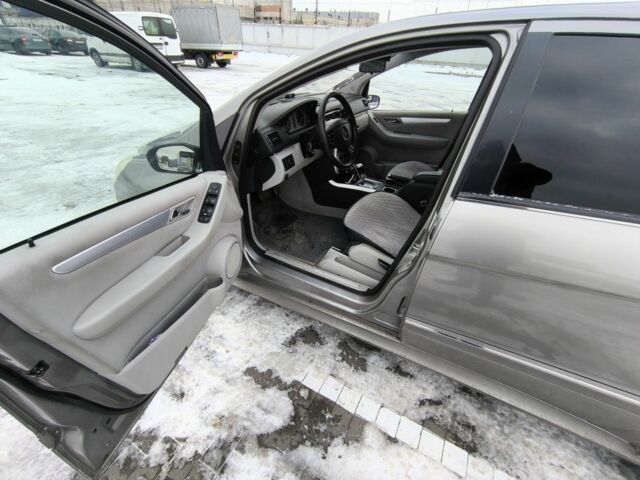 Серый Мерседес Б-класс, объемом двигателя 1.5 л и пробегом 236 тыс. км за 7500 $, фото 7 на Automoto.ua