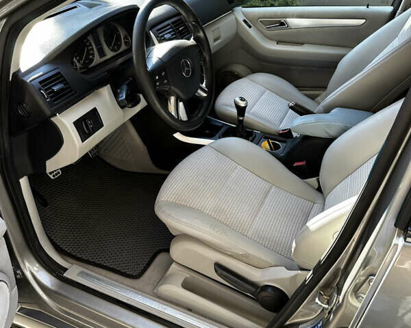 Серый Мерседес Б-класс, объемом двигателя 1.99 л и пробегом 315 тыс. км за 5300 $, фото 5 на Automoto.ua