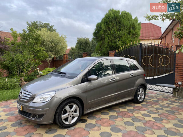 Сірий Мерседес Б-клас, об'ємом двигуна 2 л та пробігом 250 тис. км за 7200 $, фото 13 на Automoto.ua