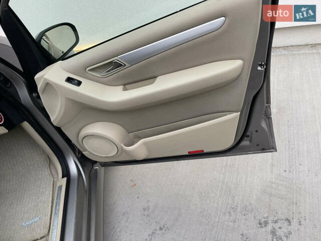 Сірий Мерседес Б-клас, об'ємом двигуна 2 л та пробігом 273 тис. км за 6900 $, фото 28 на Automoto.ua