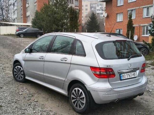 Серый Мерседес Б-класс, объемом двигателя 2 л и пробегом 289 тыс. км за 5700 $, фото 2 на Automoto.ua