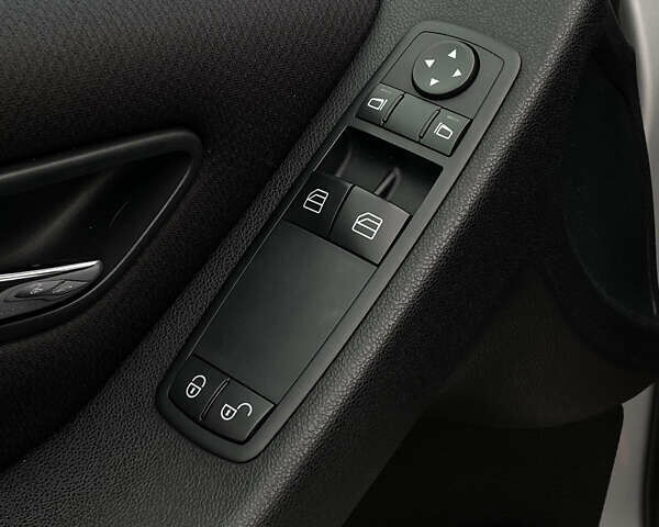 Сірий Мерседес Б-клас, об'ємом двигуна 1.5 л та пробігом 200 тис. км за 6200 $, фото 34 на Automoto.ua