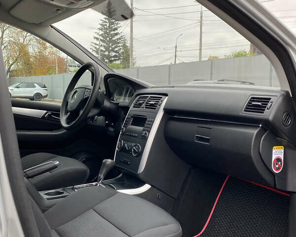 Сірий Мерседес Б-клас, об'ємом двигуна 1.5 л та пробігом 200 тис. км за 6200 $, фото 51 на Automoto.ua