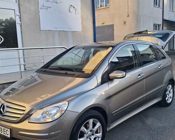 Сірий Мерседес Б-клас, об'ємом двигуна 1.7 л та пробігом 260 тис. км за 5550 $, фото 3 на Automoto.ua