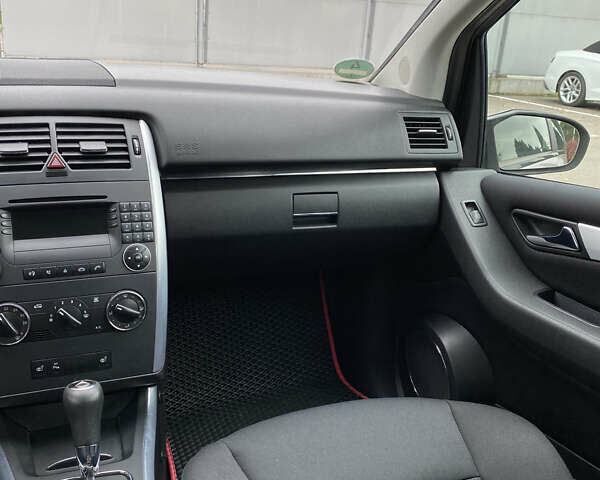 Сірий Мерседес Б-клас, об'ємом двигуна 1.5 л та пробігом 200 тис. км за 6200 $, фото 53 на Automoto.ua