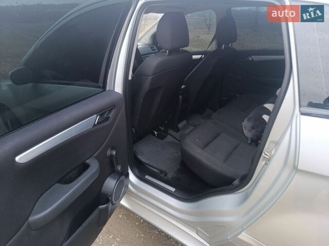 Серый Мерседес Б-класс, объемом двигателя 2 л и пробегом 220 тыс. км за 6000 $, фото 7 на Automoto.ua