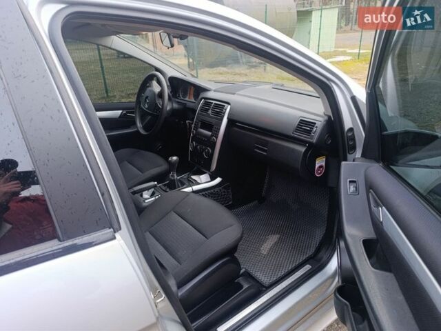 Серый Мерседес Б-класс, объемом двигателя 2 л и пробегом 220 тыс. км за 6000 $, фото 10 на Automoto.ua