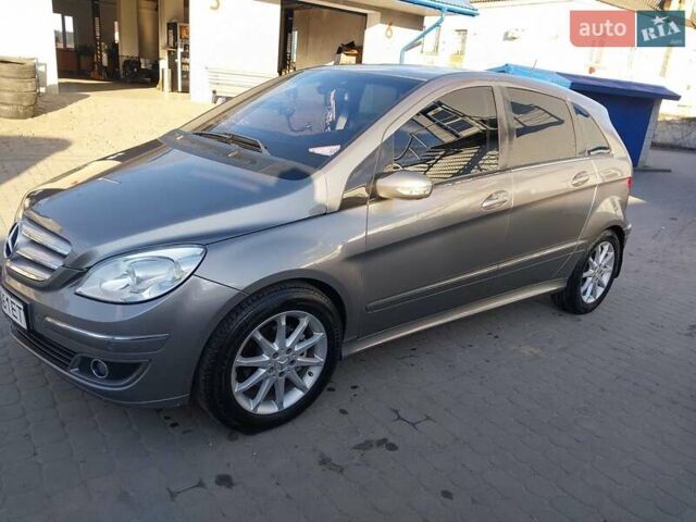 Серый Мерседес Б-класс, объемом двигателя 2 л и пробегом 419 тыс. км за 6500 $, фото 3 на Automoto.ua