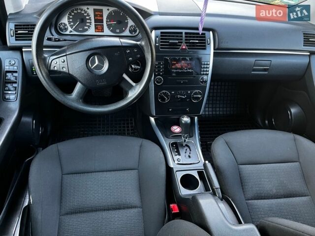 Сірий Мерседес Б-клас, об'ємом двигуна 2 л та пробігом 273 тис. км за 6150 $, фото 51 на Automoto.ua