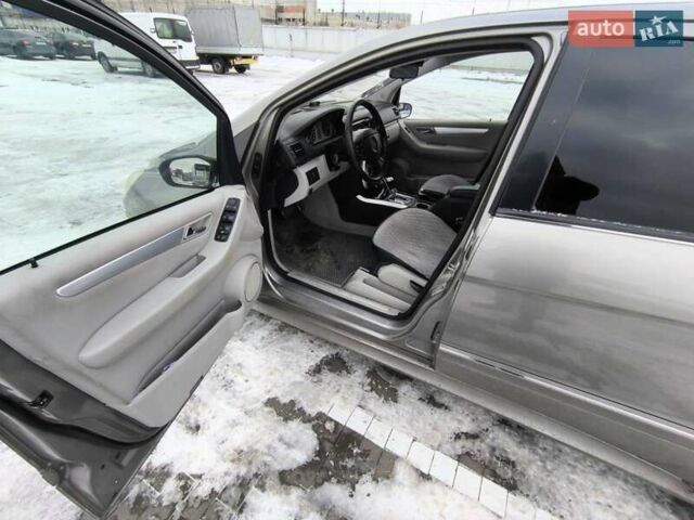 Серый Мерседес Б-класс, объемом двигателя 1.5 л и пробегом 236 тыс. км за 7500 $, фото 6 на Automoto.ua