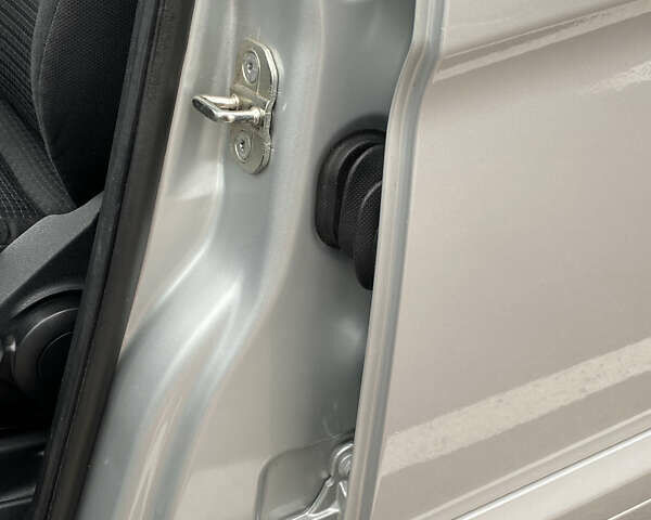 Сірий Мерседес Б-клас, об'ємом двигуна 1.5 л та пробігом 200 тис. км за 6200 $, фото 37 на Automoto.ua