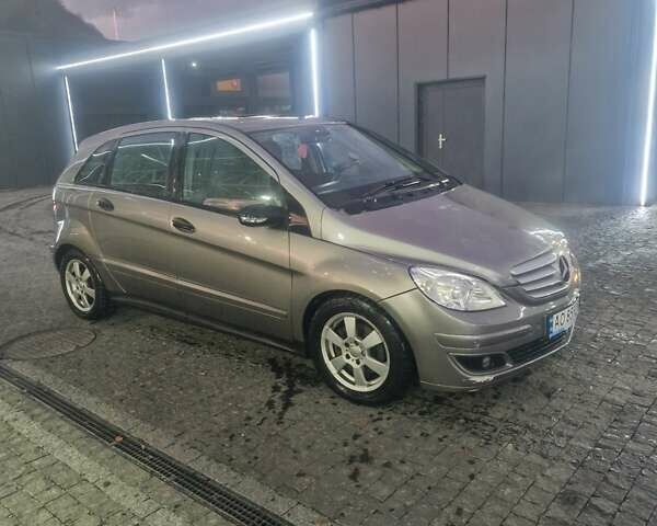 Сірий Мерседес Б-клас, об'ємом двигуна 2.03 л та пробігом 200 тис. км за 5700 $, фото 3 на Automoto.ua