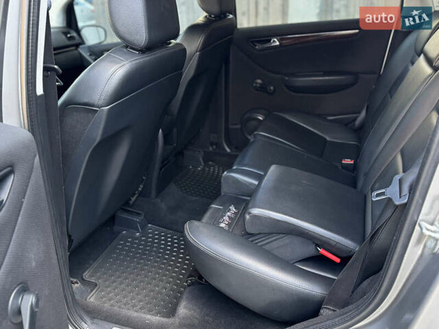 Серый Мерседес Б-класс, объемом двигателя 2 л и пробегом 267 тыс. км за 6600 $, фото 8 на Automoto.ua