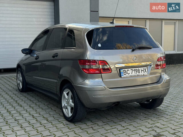 Серый Мерседес Б-класс, объемом двигателя 2 л и пробегом 267 тыс. км за 6600 $, фото 3 на Automoto.ua