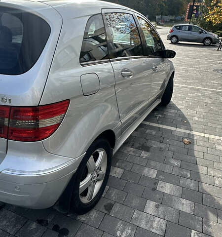 Серый Мерседес Б-класс, объемом двигателя 2 л и пробегом 273 тыс. км за 5500 $, фото 4 на Automoto.ua