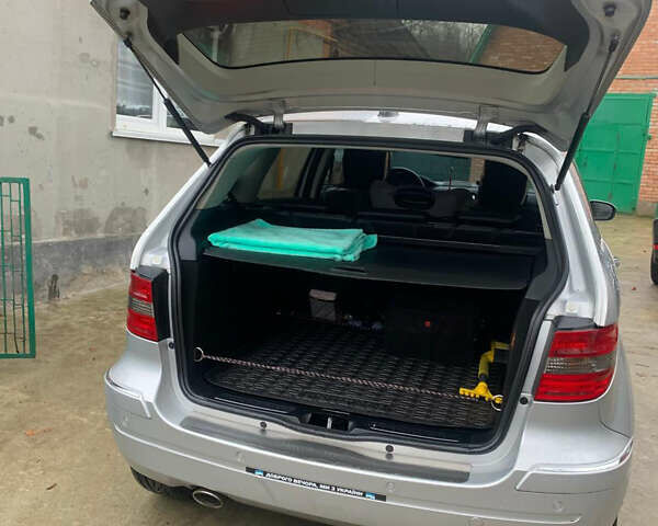 Серый Мерседес Б-класс, объемом двигателя 2 л и пробегом 306 тыс. км за 6200 $, фото 6 на Automoto.ua