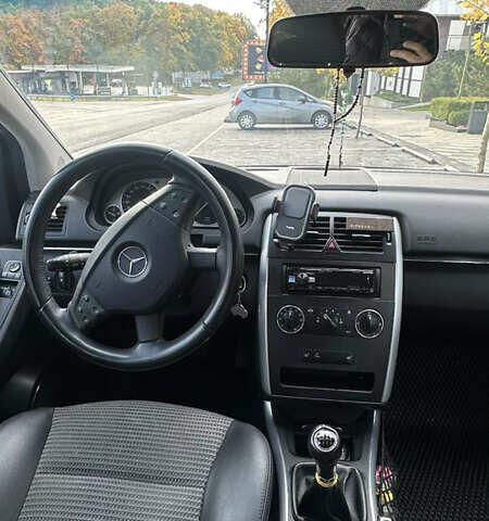 Серый Мерседес Б-класс, объемом двигателя 2 л и пробегом 273 тыс. км за 5500 $, фото 11 на Automoto.ua