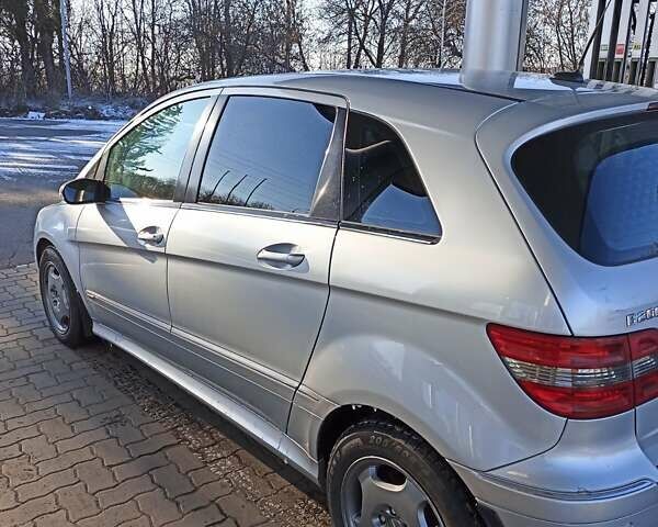 Серый Мерседес Б-класс, объемом двигателя 2 л и пробегом 245 тыс. км за 6700 $, фото 5 на Automoto.ua