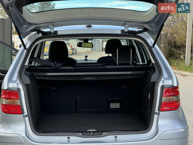 Сірий Мерседес Б-клас, об'ємом двигуна 2 л та пробігом 210 тис. км за 6200 $, фото 17 на Automoto.ua