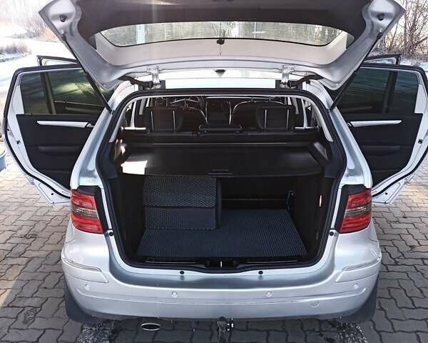 Серый Мерседес Б-класс, объемом двигателя 2 л и пробегом 245 тыс. км за 6700 $, фото 8 на Automoto.ua