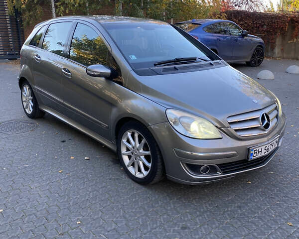 Серый Мерседес Б-класс, объемом двигателя 1.99 л и пробегом 197 тыс. км за 6500 $, фото 2 на Automoto.ua