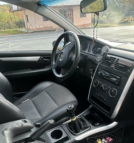 Серый Мерседес Б-класс, объемом двигателя 2 л и пробегом 273 тыс. км за 5500 $, фото 12 на Automoto.ua