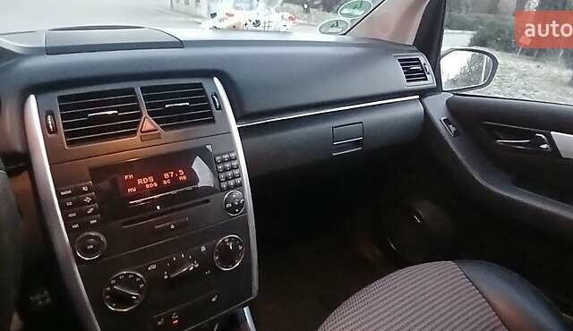 Серый Мерседес Б-класс, объемом двигателя 1.7 л и пробегом 201 тыс. км за 5000 $, фото 10 на Automoto.ua