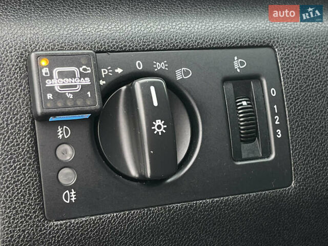 Сірий Мерседес Б-клас, об'ємом двигуна 1.7 л та пробігом 235 тис. км за 6950 $, фото 78 на Automoto.ua